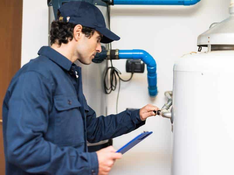 How to Handle a Leaking Water Heater